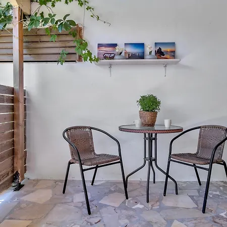Tasoula With Garden View *