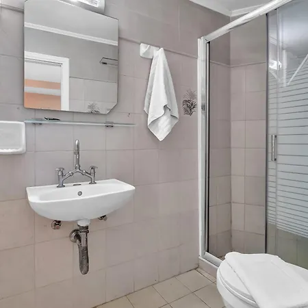 Apartament Tasoula With Garden View
