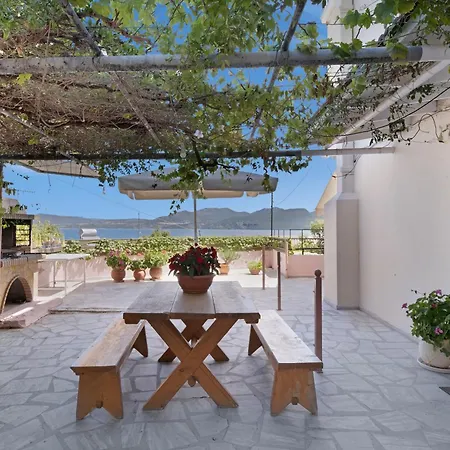 Tasoula With Garden View *
