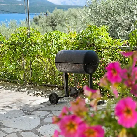 Tasoula With Garden View شقة