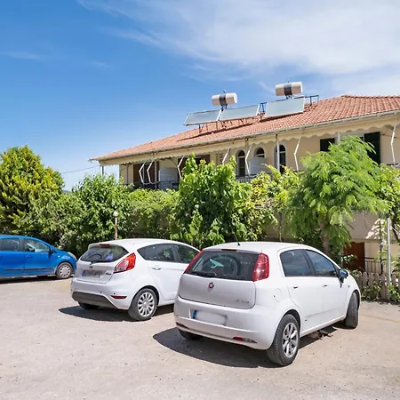 Tasoula With Garden View * Никиана